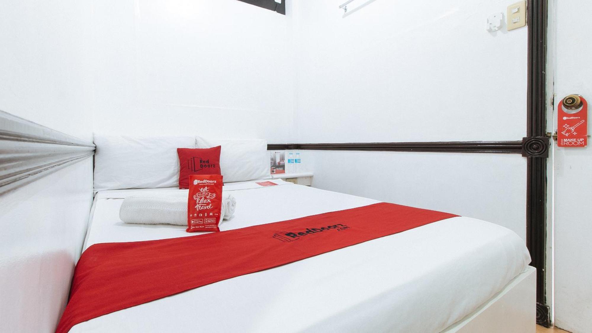 Reddoorz At Plus Villa Gloria Taguig Exterior foto