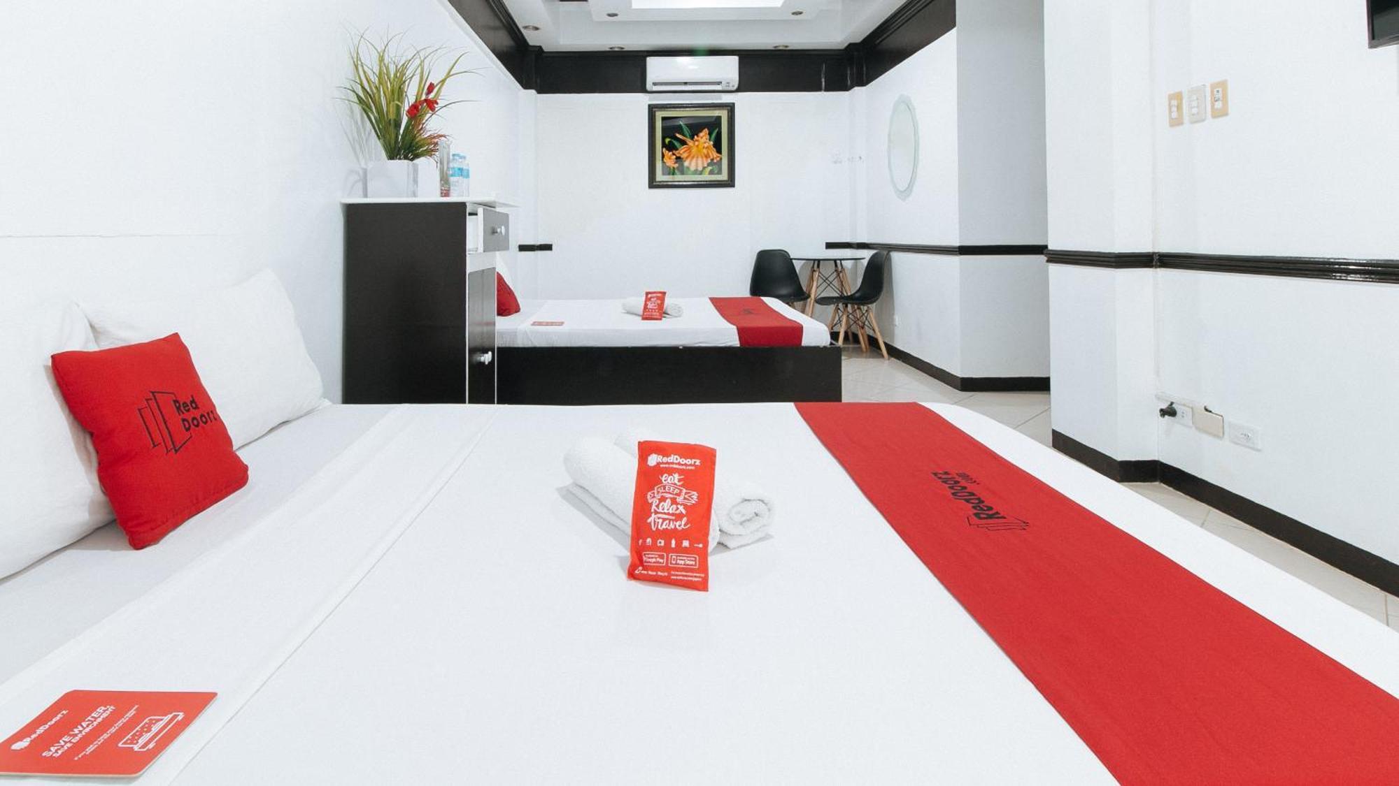 Reddoorz At Plus Villa Gloria Taguig Exterior foto