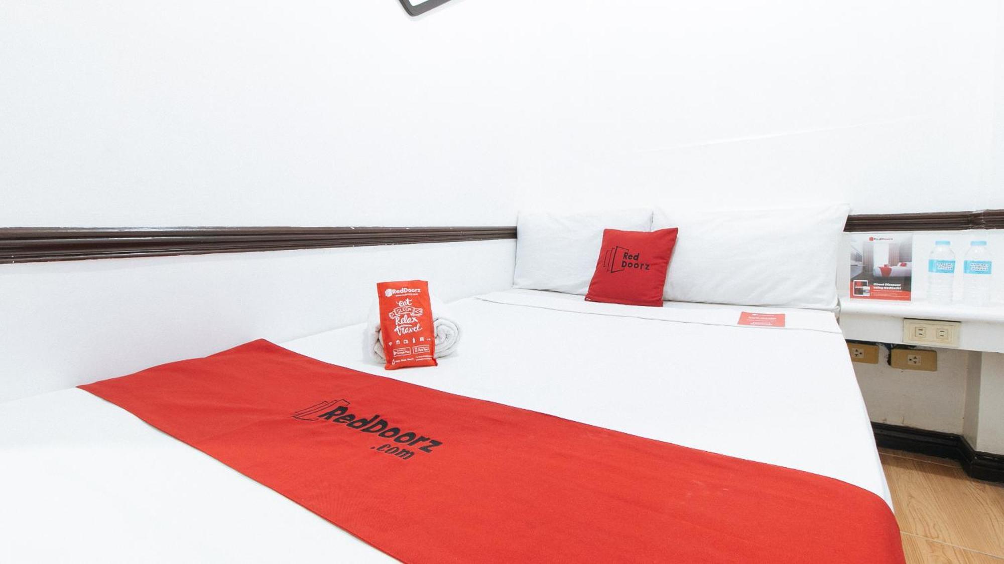 Reddoorz At Plus Villa Gloria Taguig Exterior foto