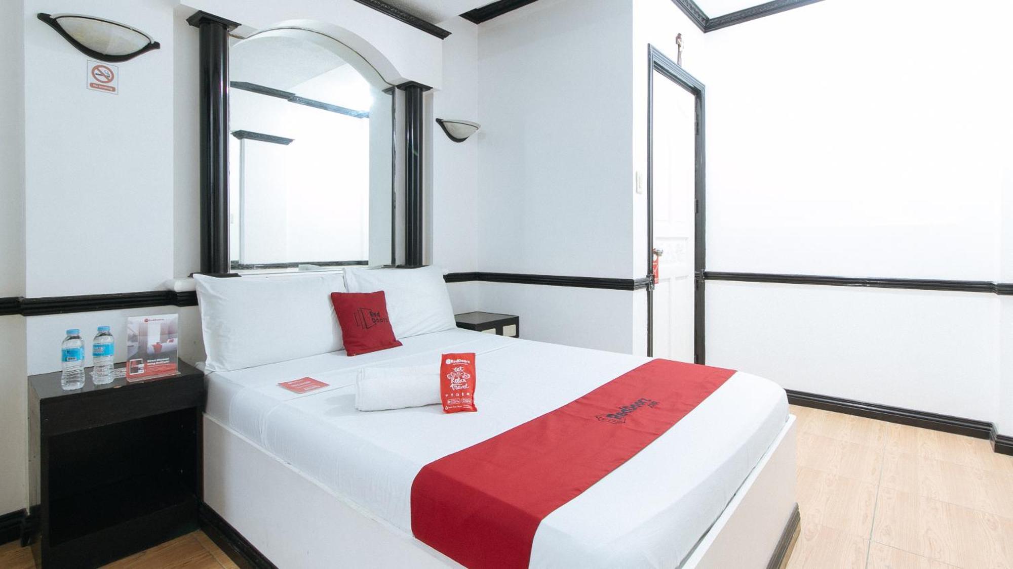 Reddoorz At Plus Villa Gloria Taguig Exterior foto